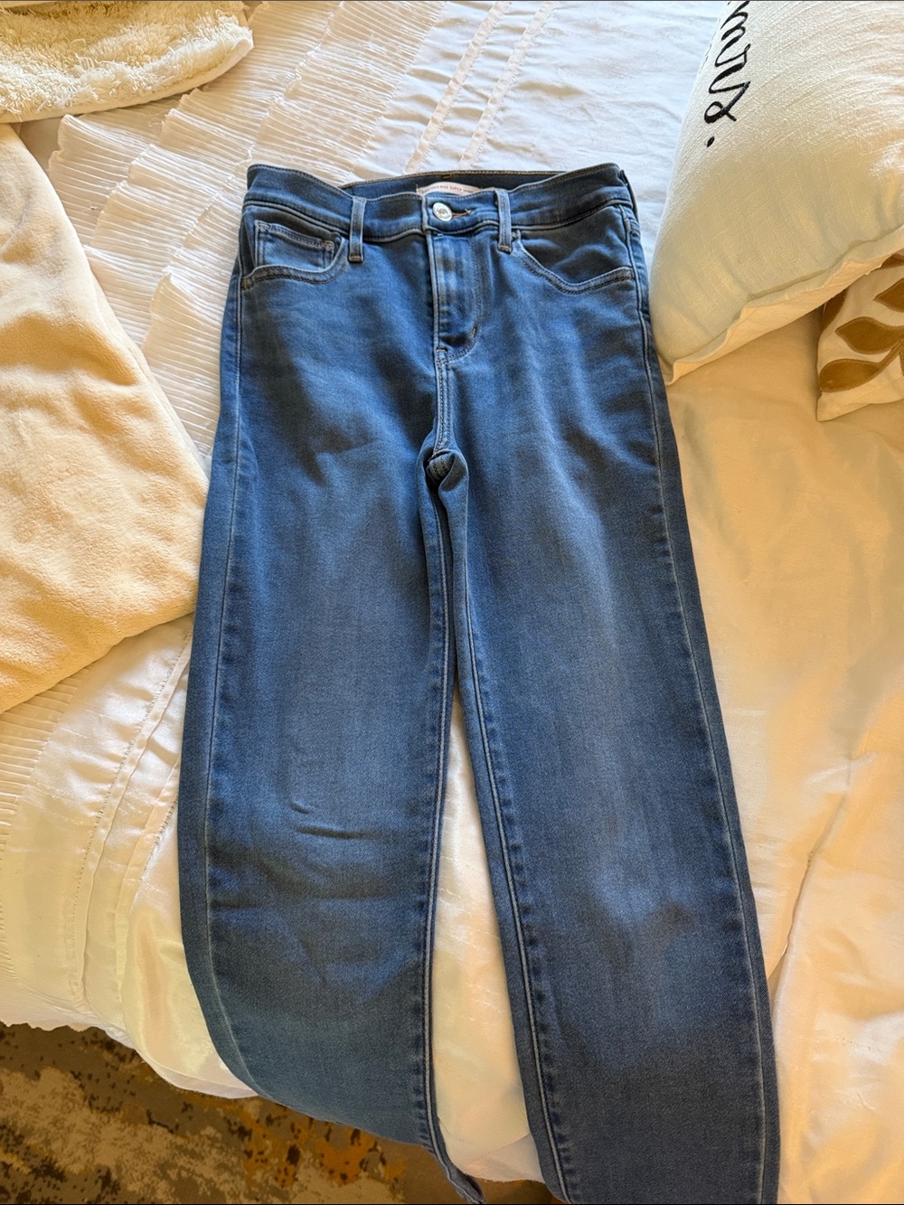 Levi's High-Rise Women's Jeans - Medium Blue Wash